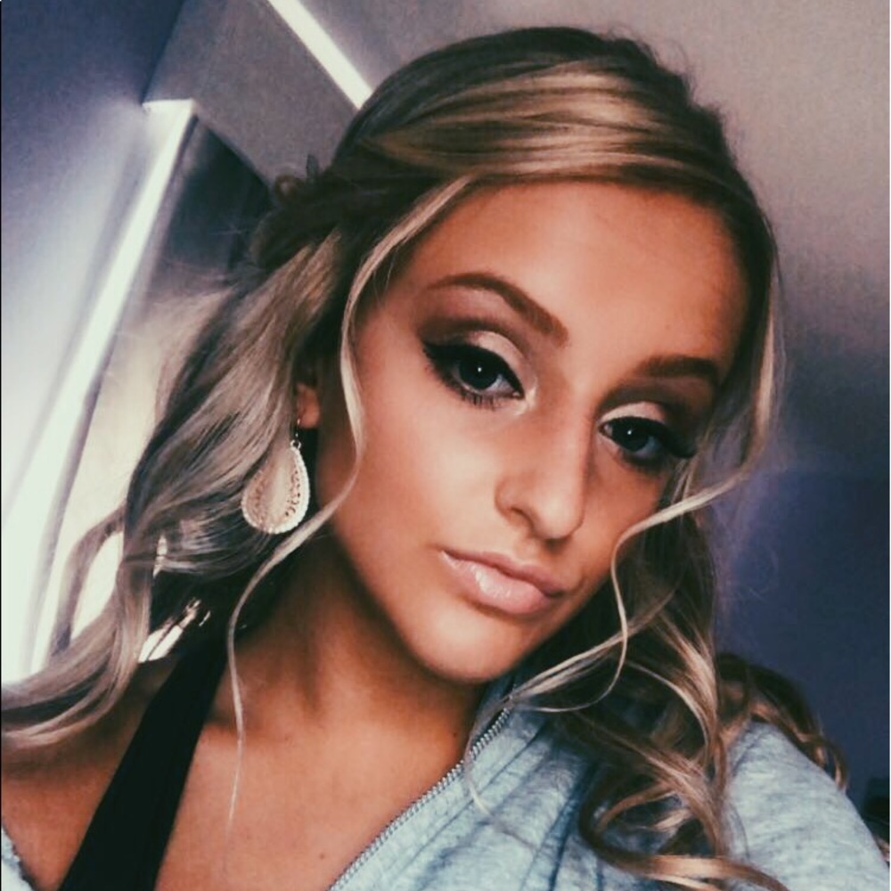 Meet your Posher, Mya